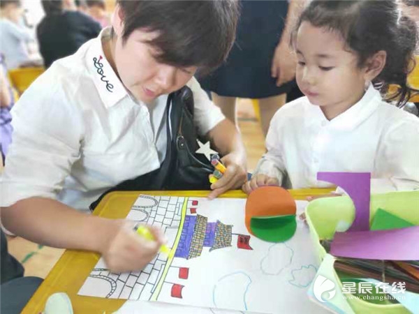 (亲子绘画活动.通讯员供图)