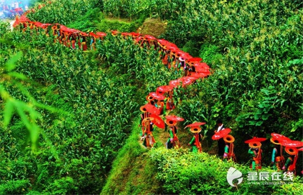 (花瑶古寨)(黔阳古城)1,特点:红色,民俗,古韵2,交通指引:沪昆高速,包