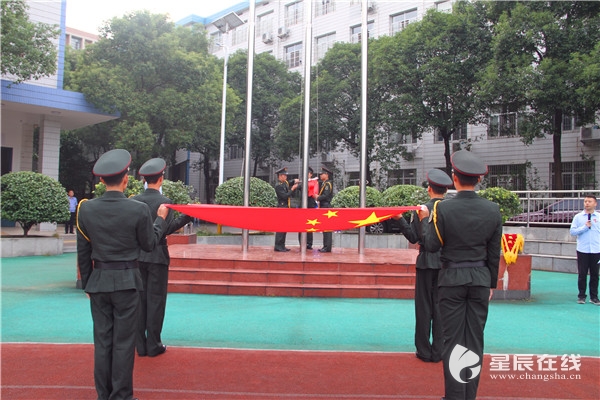 感恩祖国感恩生命 长沙市特殊教育学校学生在升旗仪式上宣誓