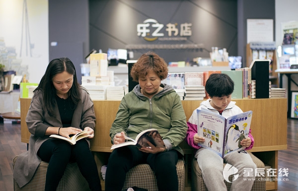 主持人敬一丹将为长沙市民朗读家书拼出不同年月图景