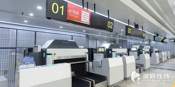 实现t1和t2航站楼外部交通互联互通,对照上海虹桥机场标准,全面更新